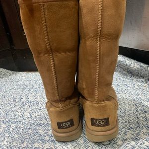 UGGS tall chestnut size 8US